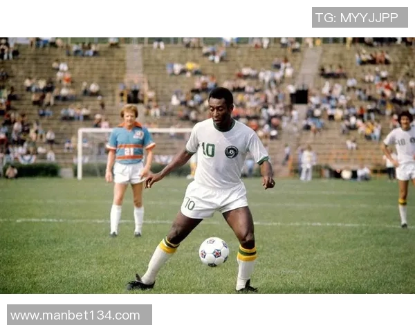 全球足坛巨星风采展示 足球热潮下的球员传奇与魅力