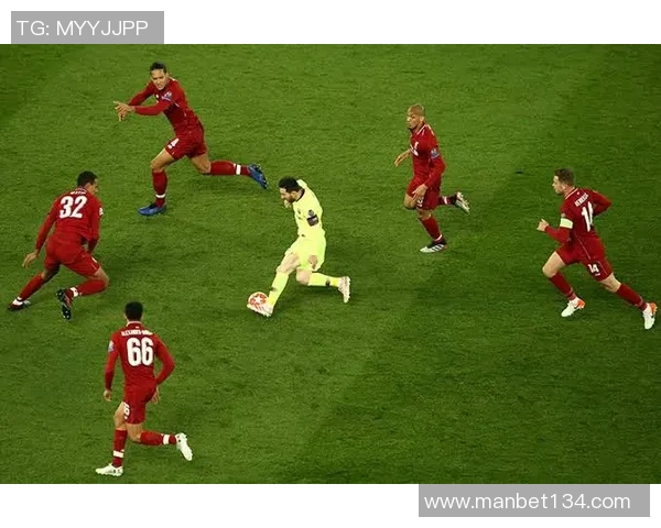 传奇足坛英雄归来 重燃绿茵场上的荣耀与激情 传奇足坛英雄归来 重燃绿茵场上的荣耀与激情